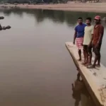कांकेर के ग्राम कांदाड़ी में अज्ञात लोगों ने कई नावों को क्षतिग्रस्त कर डुबो दिया