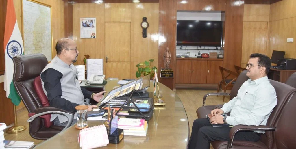 अवैध रेत उत्खनन पर राज्यपाल सख्त : रमेन डेका बोले – नदियों के अस्तित्व से खिलवाड़ मंजूर नहीं, खनिज विभाग के सचिव को दिए कार्रवाई के निर्देश