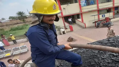 रसमड़ा स्टेशन पर कोयला मालगाड़ी के डिब्बे में लगी आग