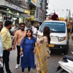 एवरग्रीन चौक-चिकनी मंदिर मार्ग से हटाया अतिक्रमण