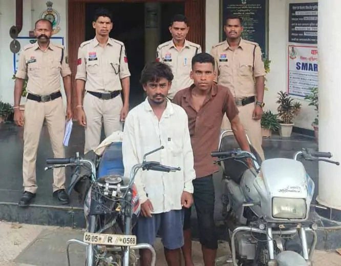 चोरी की मोटरसाइकिल समेत दो आरोपी दबोचे गए