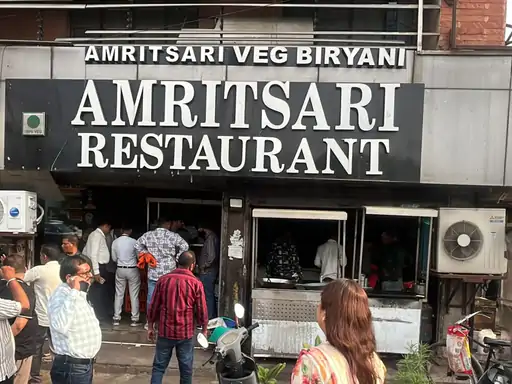 होटल अमृतसरी सील, 1 लाख का जुर्माना:बाथरूम के पास पक रही थी बिरयानी, किचन में मिली भारी गंदगी, निगम ने की कार्रवाई