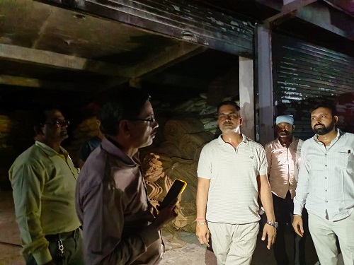 खाद संकट रोकने प्रशासन अलर्ट, किसानों के हित में छापेमारी और जांच अभियान