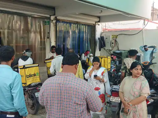 फायर सेफ्टी फेल, पार्किंग नहीं और सर्टिफिकेट भी गायब; ब्लिंकिट का वेयरहाउस सील