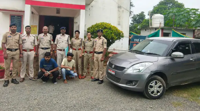 32 पेटी में अवैध अग्रेजी शराब के साथ कार सवार दाे आरोपी गिरफ्तार