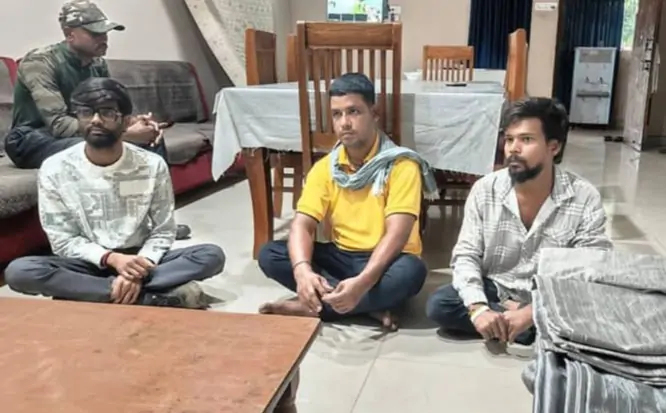 अजगर काे कुल्हाड़ी से काटने का विडियाे बनाने वाले तीन गिरफ्तार