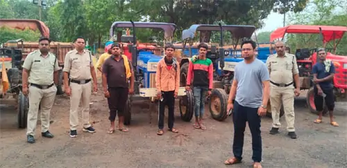 अवैध रेत परिवहन करते 8 ट्रैक्टर जब्त, कोलियारी मार्ग पर रेत का अवैध खेल उजागर