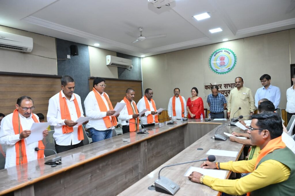 रायपुर नगर निगम के नव नियुक्त एल्डरमेनों ने ली शपथ