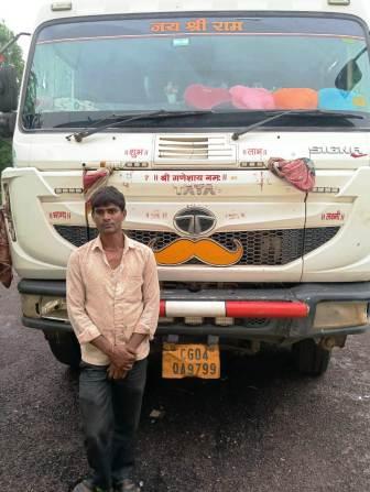 रेत के अवैध उत्खनन व परिवहन पर की गई कार्रवाई, 1 हाईवा और 2 ट्रैक्टर जब्त