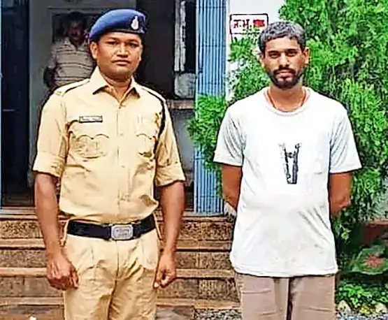 कच्चे माइंस के स्टोर रूम में चोरी करने वाला आरोपी गिरफ्तार