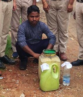 ’बैकुंठपुर चेर में अवैध शराब बेच रहे आरोपी को आबकारी ने भेजा जेल’