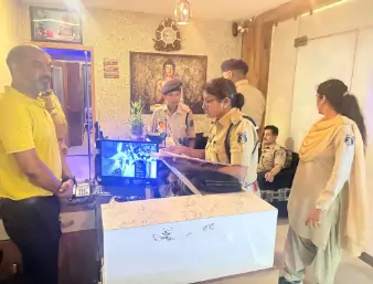 पश्चिम जोन पुलिस ने चलाया स्पा सेंटरों में विशेष चेकिंग अभियान