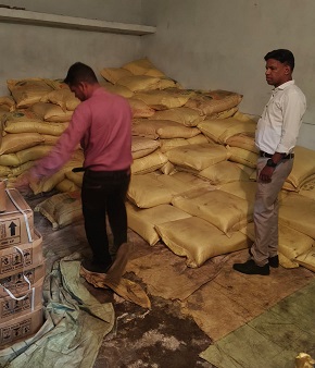 उर्वरकों की कालाबाजारी पर बड़ी कार्रवाई