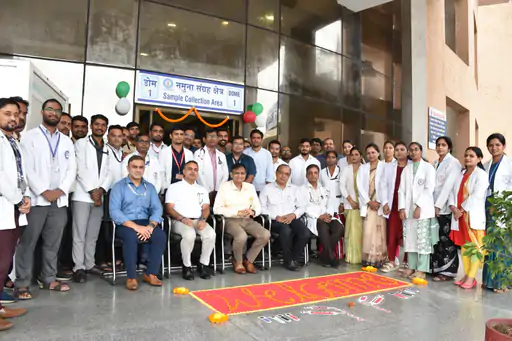 एम्स रायपुर में लैब टेस्ट कराने के लिए प्रिंटेड पर्ची लेकर घूमने की जरूरत नहीं, पेपर लेस हुआ सिस्टम