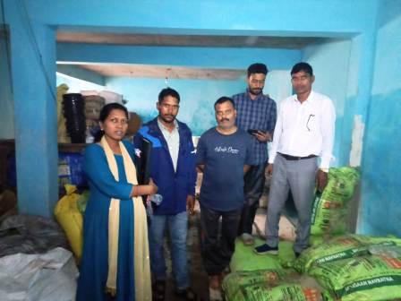 जशपुर में अवैध उर्वरक विक्रय पर प्रशासन की सख्ती, बिना लाइसेंस व बिना पीओएस मशीन के बिक्री पर उर्वरक जब्त