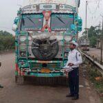 सड़क किनारे खड़े ट्रकों के खिलाफ विशेष अभियान, ई-चालान और BNS के तहत कार्रवाई