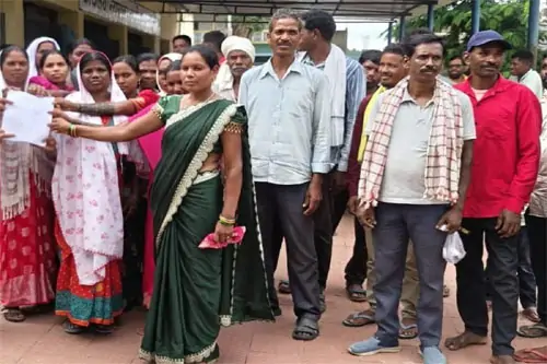 बर्खास्त सरपंच के समर्थन में 20 पंचों का सामूहिक इस्तीफा