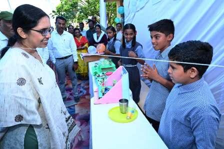 ’किताबों से बाहर निकला विज्ञान, कुड़ेली के बच्चों ने मॉडल से समझाए वैज्ञानिक सिद्धांत’