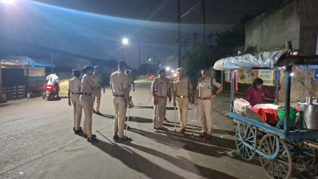 पश्चिम के समस्त थाना क्षेत्रों में अपराधियों व असामाजिक तत्वों के विरुद्ध सघन अभियान, 20 बदमाशो के विरुद्ध प्रतिबंधात्मक कार्रवाई