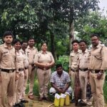 अवैध शराब पर आबकारी का शिकंजा, महुआ शराब व एमपी की अंग्रेजी शराब जब्त