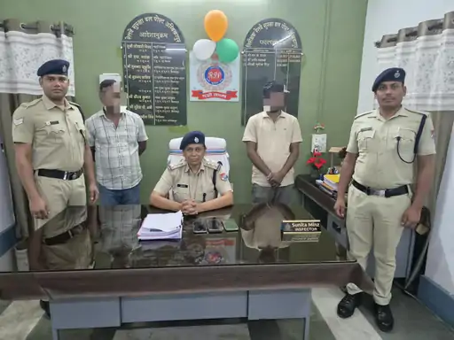 अंतर्राज्यीय रेलवे टिकट दलाल गिराेह का भांडाफोड़: तीन सदस्य गिरफ्तार, बैकुंठपुर से बनारस तक फैला नेटवर्क