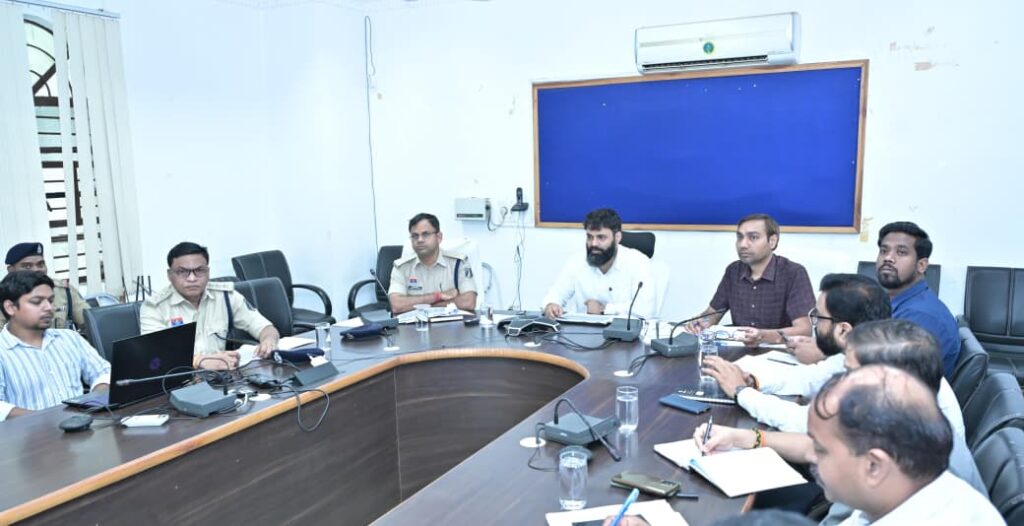 नशे में स्कूल पहुँचने वाले शिक्षकों को भेजा जाएगा नशा मुक्ति केंद्र, कलेक्टर का कड़ा रुख