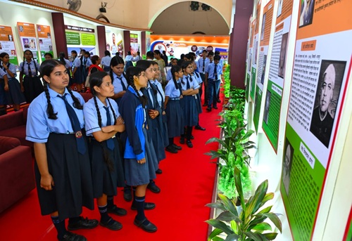 टाउन हॉल में विद्यार्थियों ने जाना स्वतंत्रता संग्राम का इतिहास, ‘वंदे मातरम्’ की गौरवगाथा