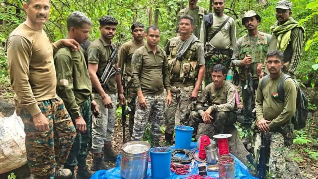 नक्सल विरोधी अभियान में बड़ी कामयाबी, भारी मात्रा में विस्फोटक बरामद